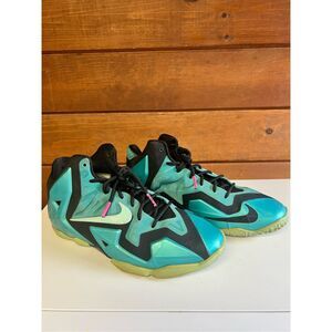 Nike LeBron 11 South  Beach (GS) Sz 6.5 Youth 621712-303